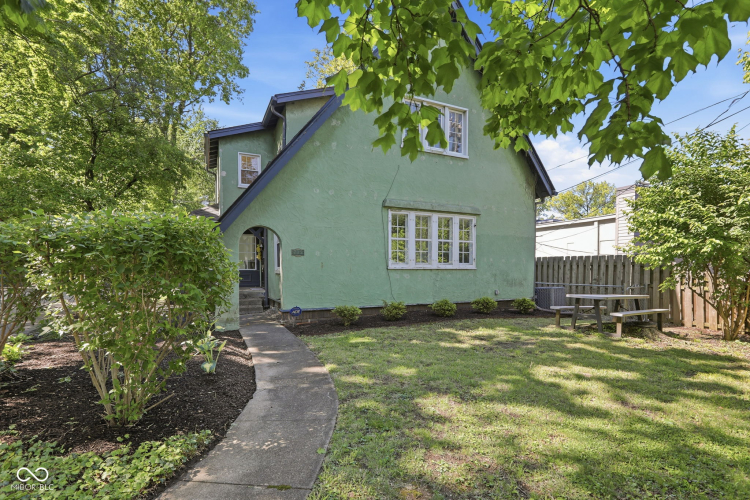 Listing Image 4