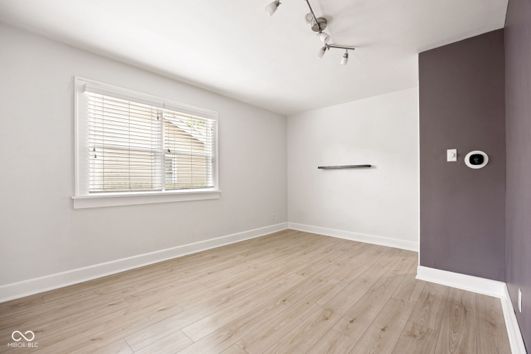 Listing Image 56