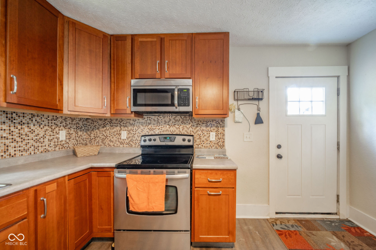 Listing Image 8