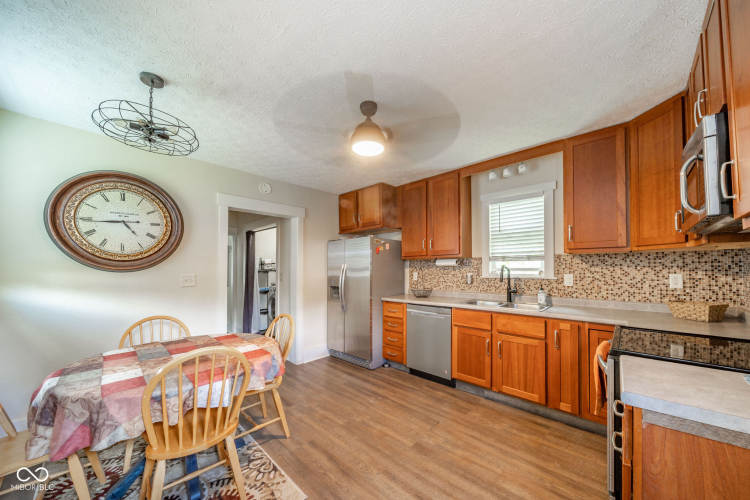 Listing Image 10
