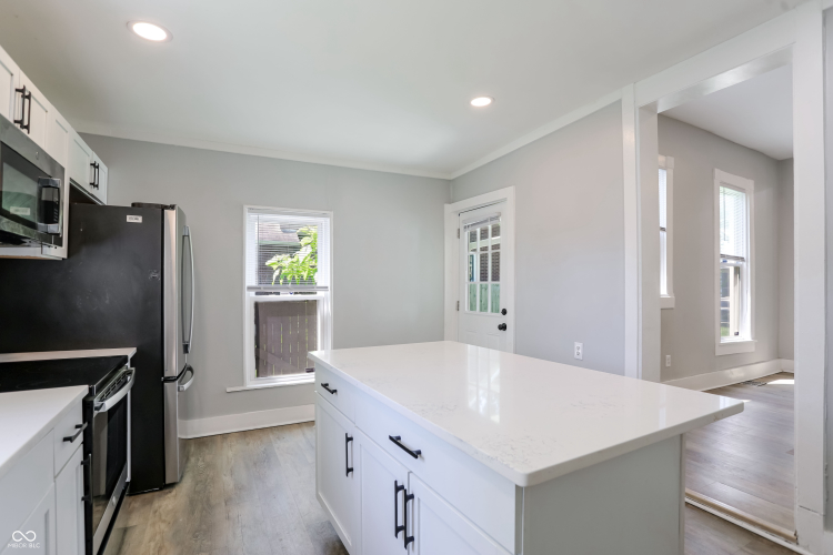 Listing Image 11
