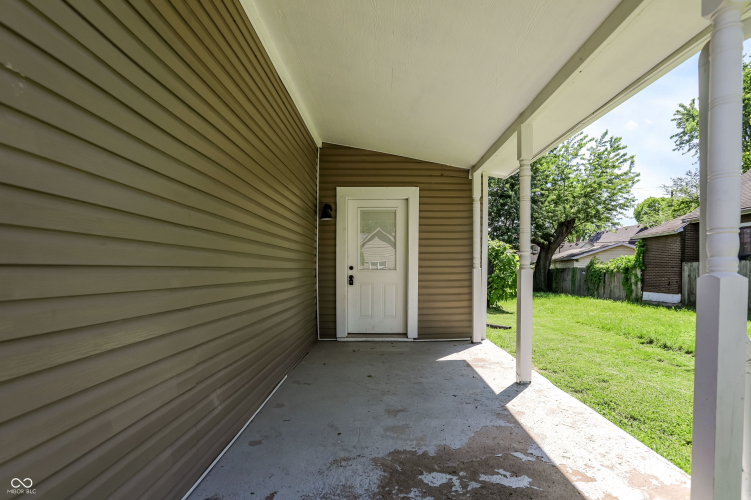 Listing Image 4