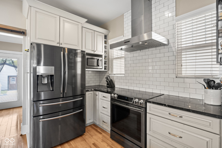 Listing Image 15
