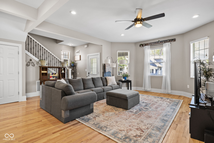 Listing Image 7