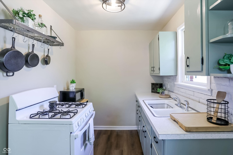 Listing Image 11