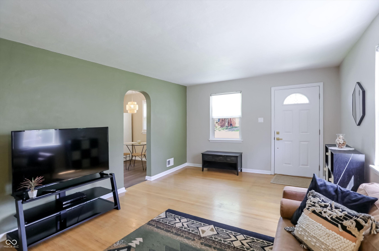 Listing Image 6
