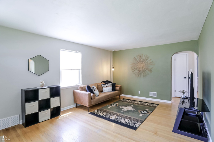 Listing Image 8