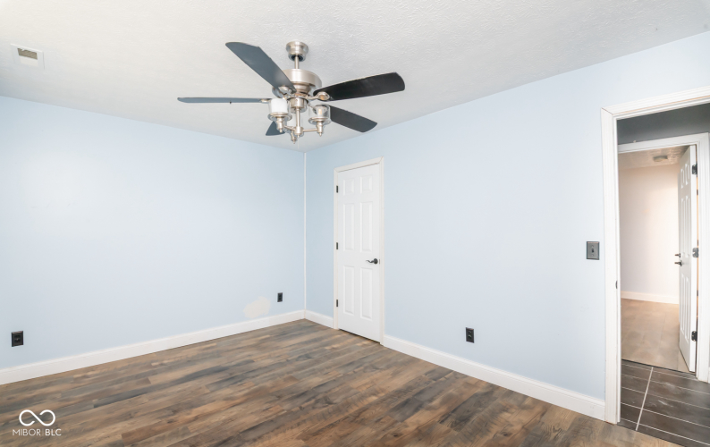 Listing Image 59