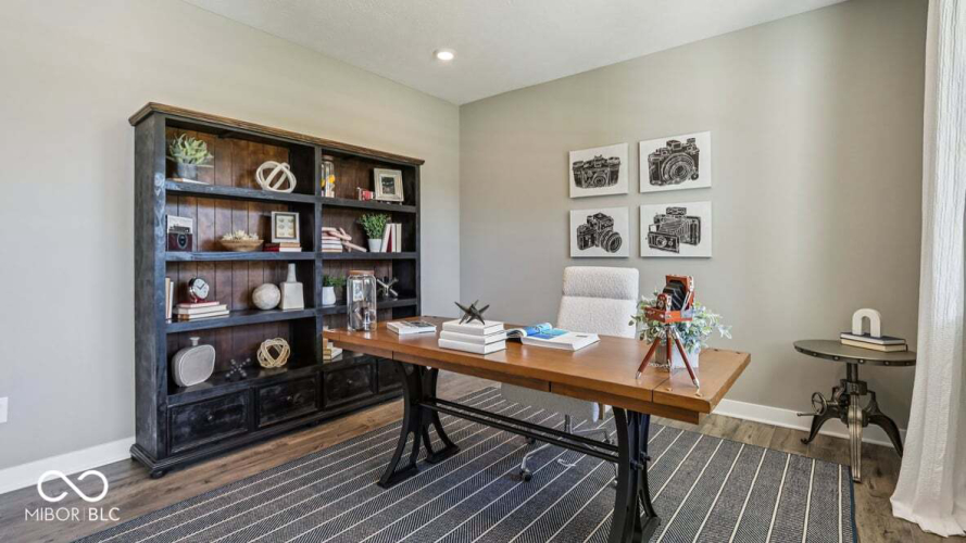 Listing Image 4