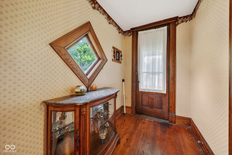 Listing Image 16