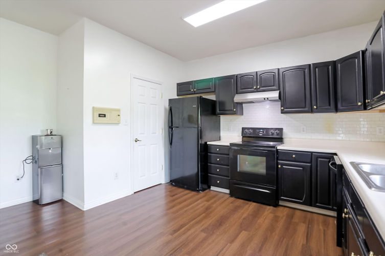 Listing Image 16