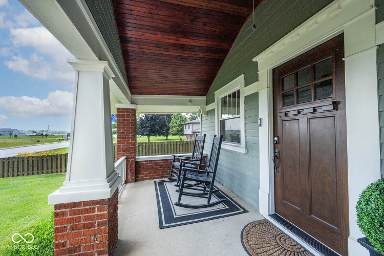 Listing Image 4