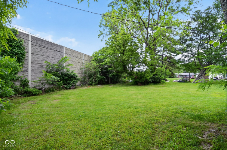 Listing Image 4