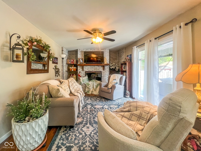 Listing Image 10