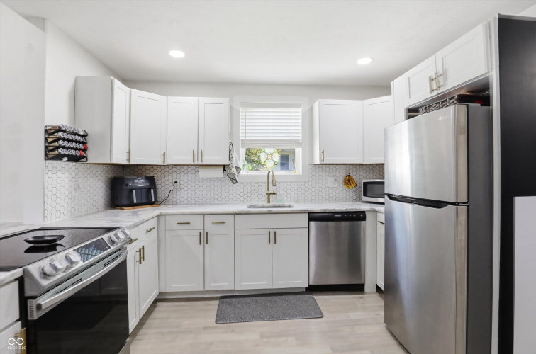 Listing Image 16