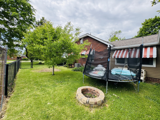 Listing Image 7