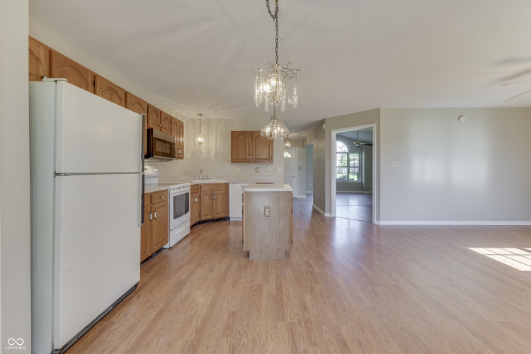 Listing Image 17