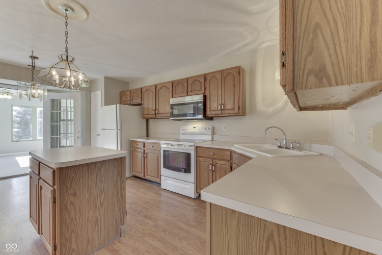 Listing Image 20