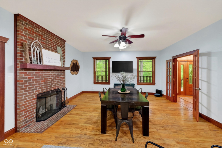 Listing Image 17