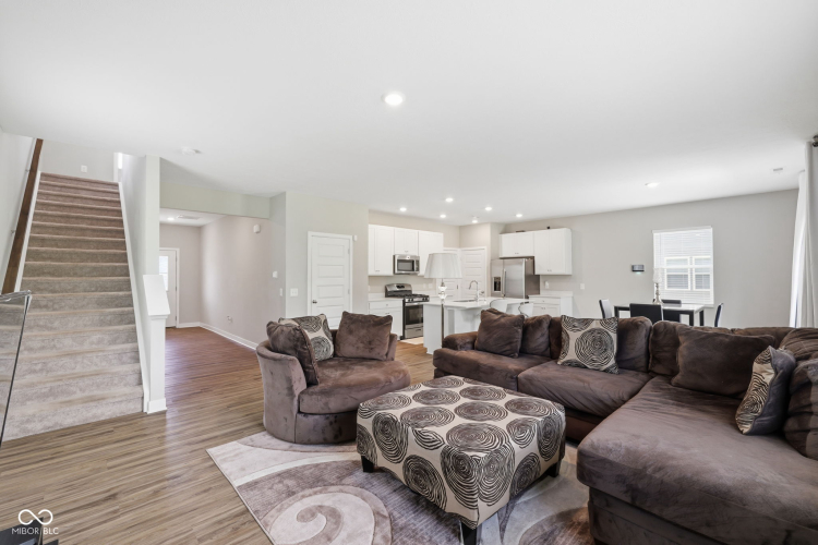Listing Image 12