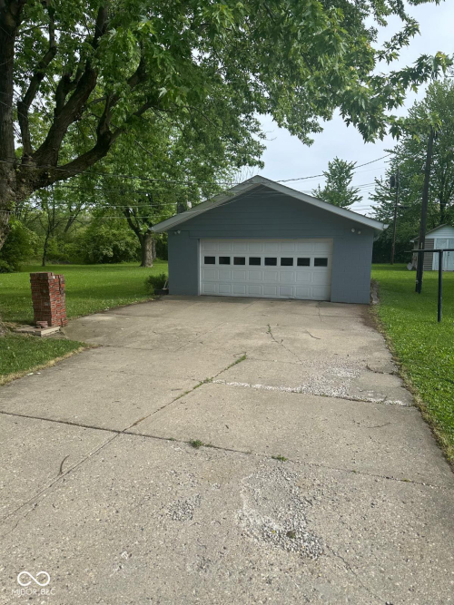 Listing Image 4