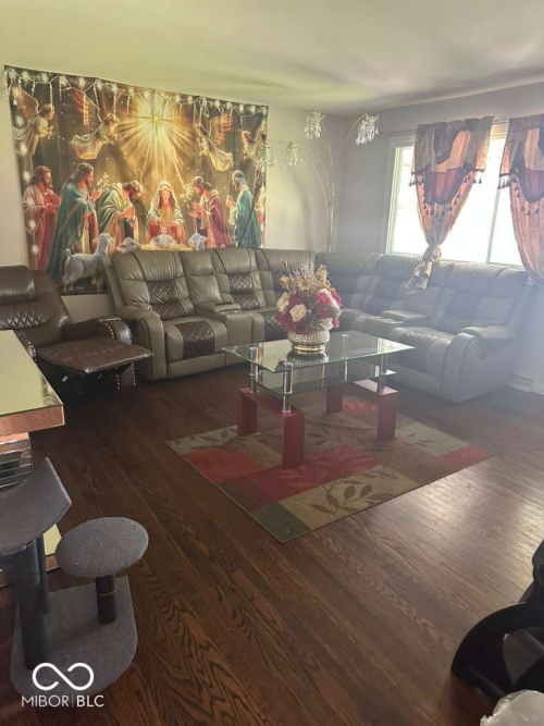Listing Image 8