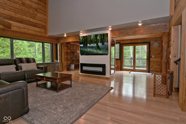 Listing Image 5
