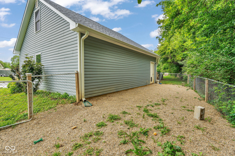 Listing Image 38