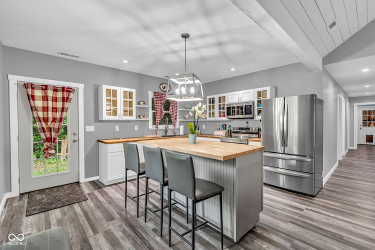 Listing Image 10