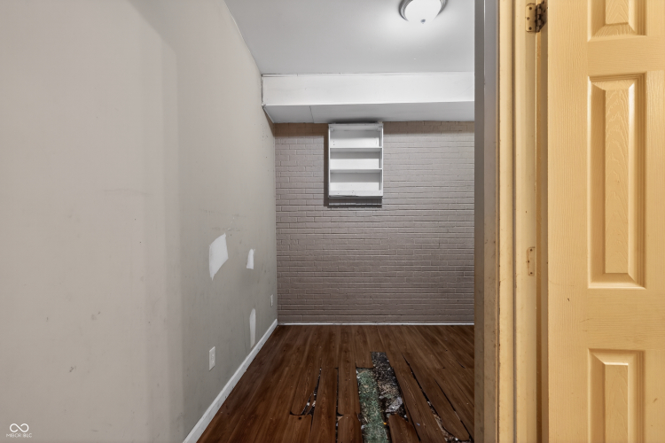 Listing Image 33