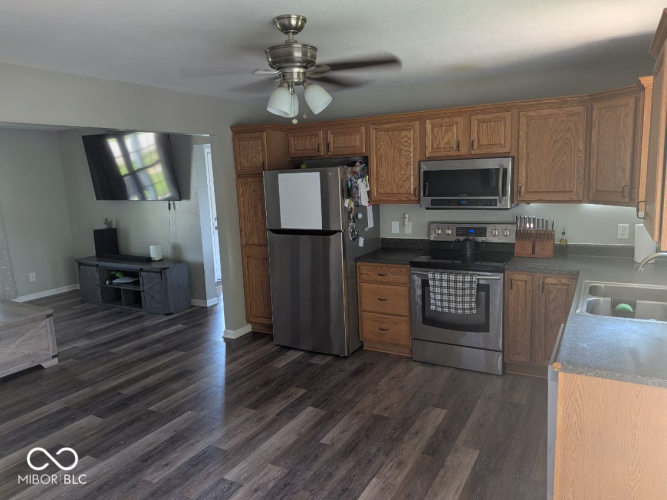 Listing Image 5