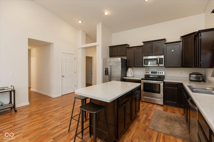 Listing Image 5