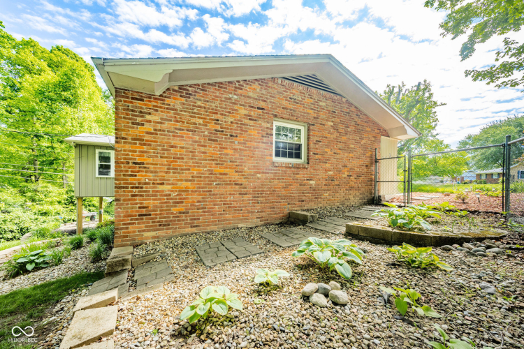 Listing Image 24