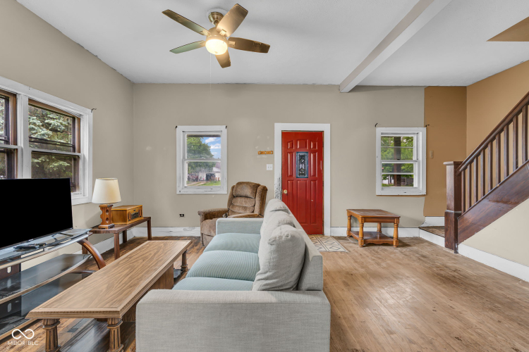 Listing Image 6