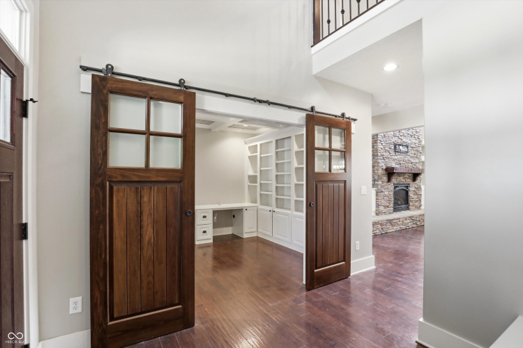 Listing Image 4