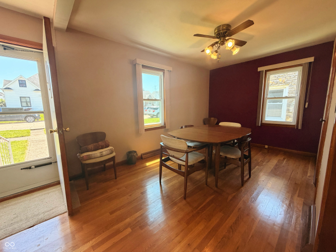 Listing Image 5