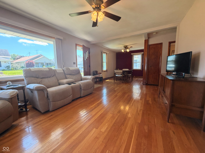 Listing Image 6