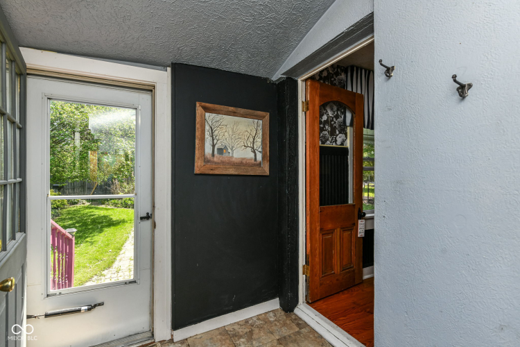 Listing Image 17