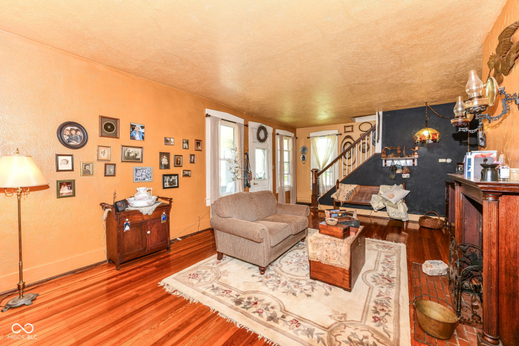 Listing Image 5