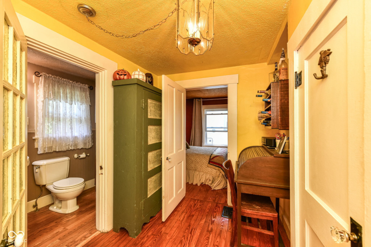 Listing Image 10