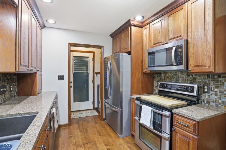 Listing Image 8