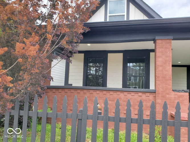 Listing Image 4