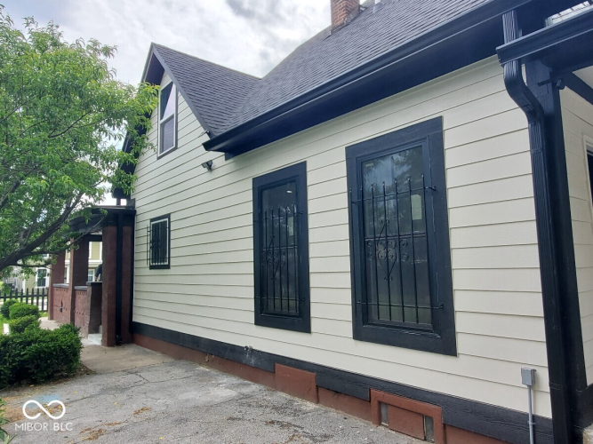 Listing Image 10