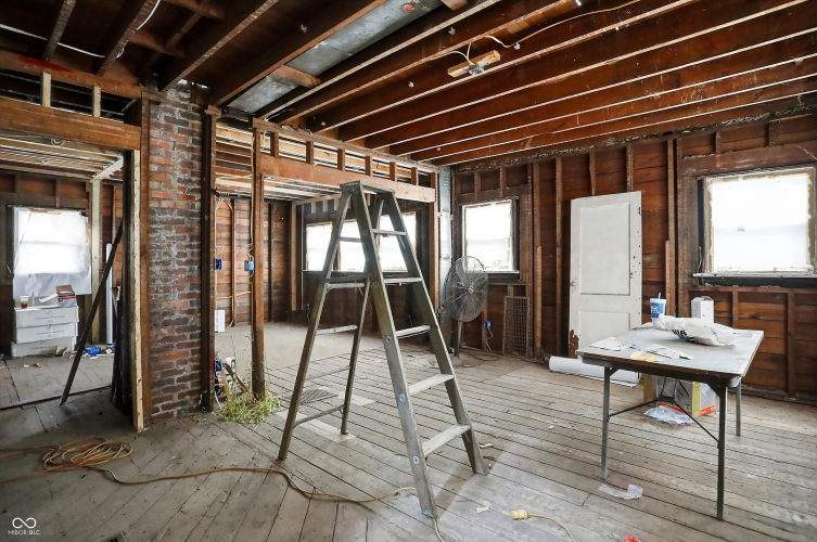 Listing Image 11