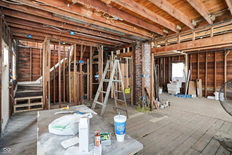 Listing Image 10