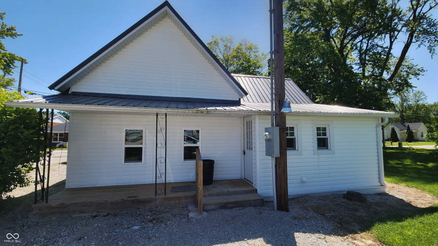 Listing Image 4