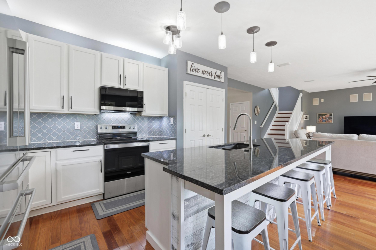 Listing Image 19