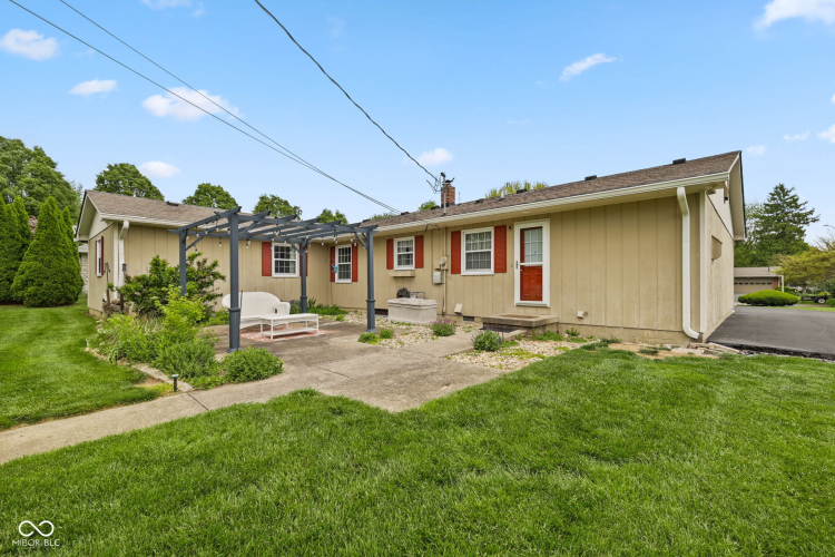 Listing Image 4