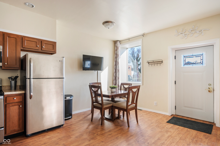 Listing Image 18
