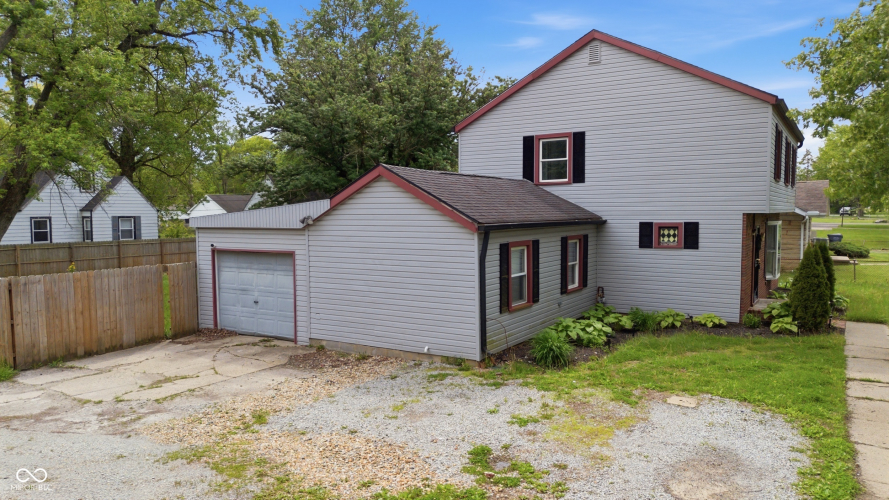 Listing Image 4